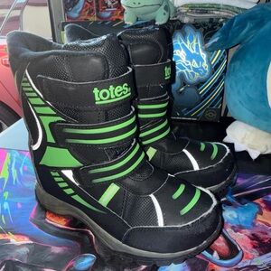 Totes Black and Green Snow Boots